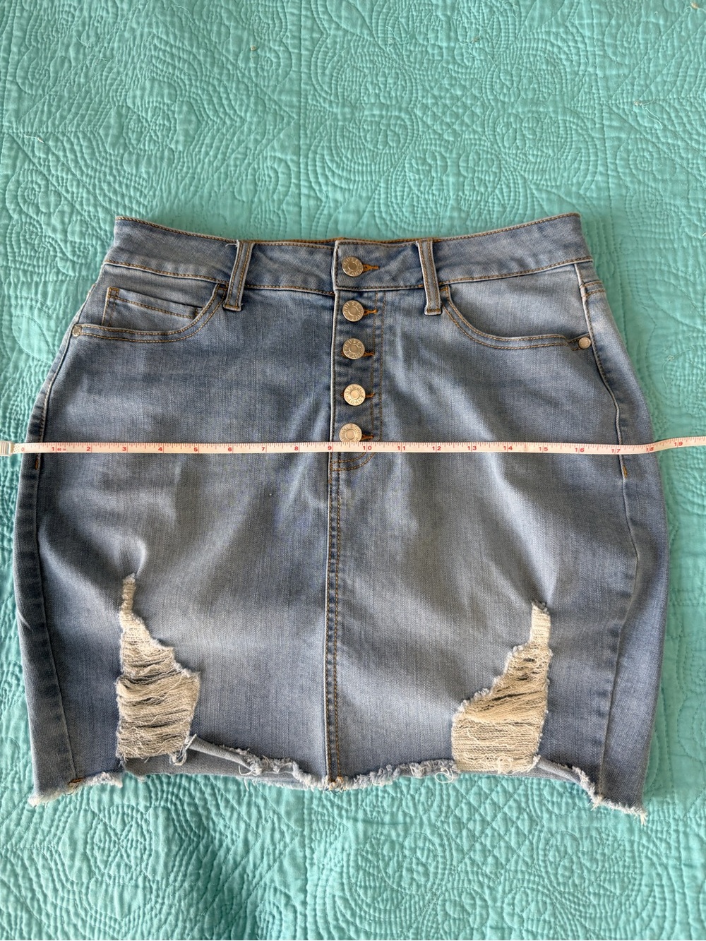{GUESS} Light Blue Wash Distressed Denim Mini Skirt - Front High Waisted Buttons - Picture 9 of 14